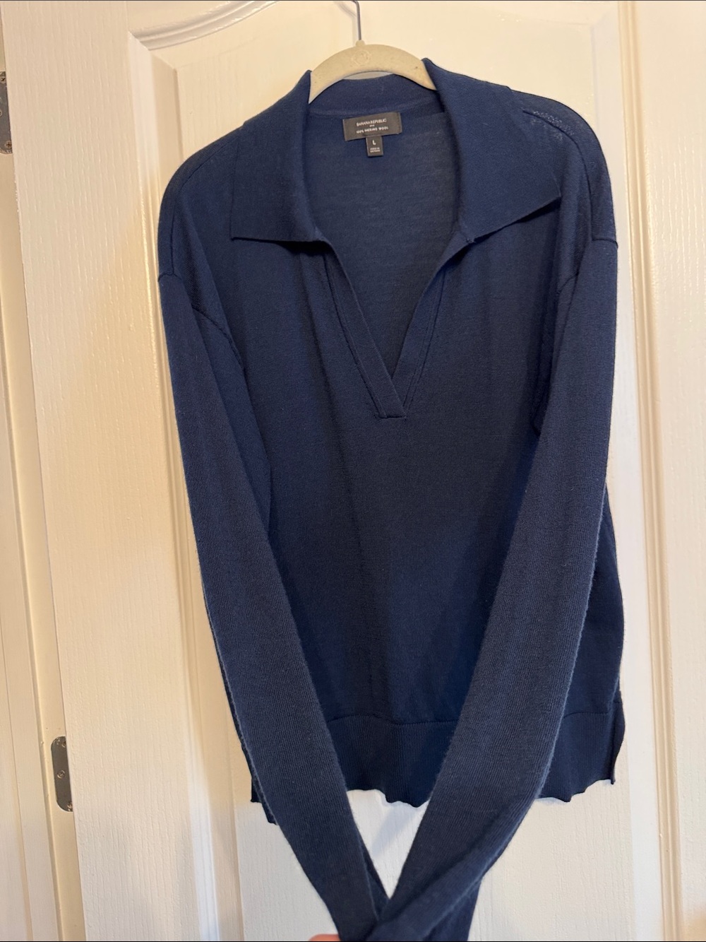 Banana Republic Preppy Navy V-Neck Merino Wool Sweater - Picture 5 of 6